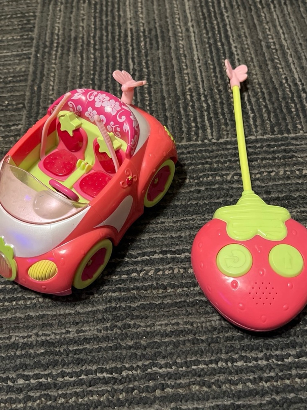 2009 Remote Control Strawberry Shortcake Car for Kids